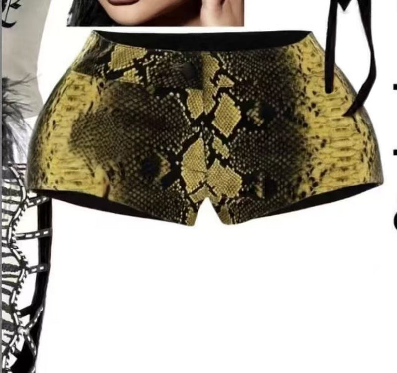 Snake Print Low Rise Shorts GNJF 19880